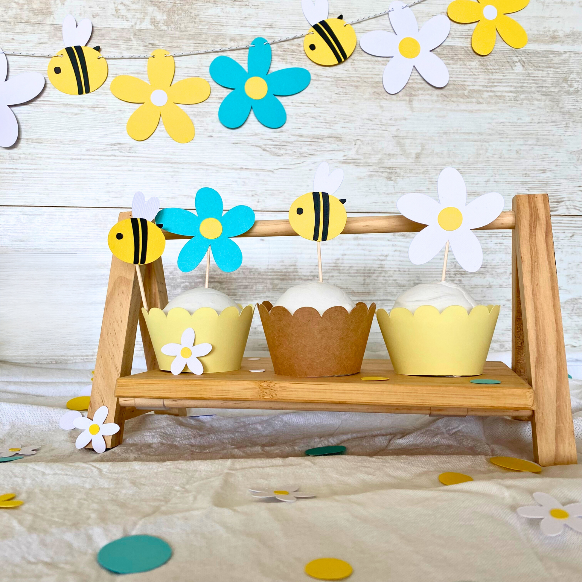 Cupcake topper bees & daisies | Birthday decoration children birthday 1st birthday cupcake decoration table decoration birthday cake children 2nd birthday, second birthday, floral first birthday, bee cupcake topper